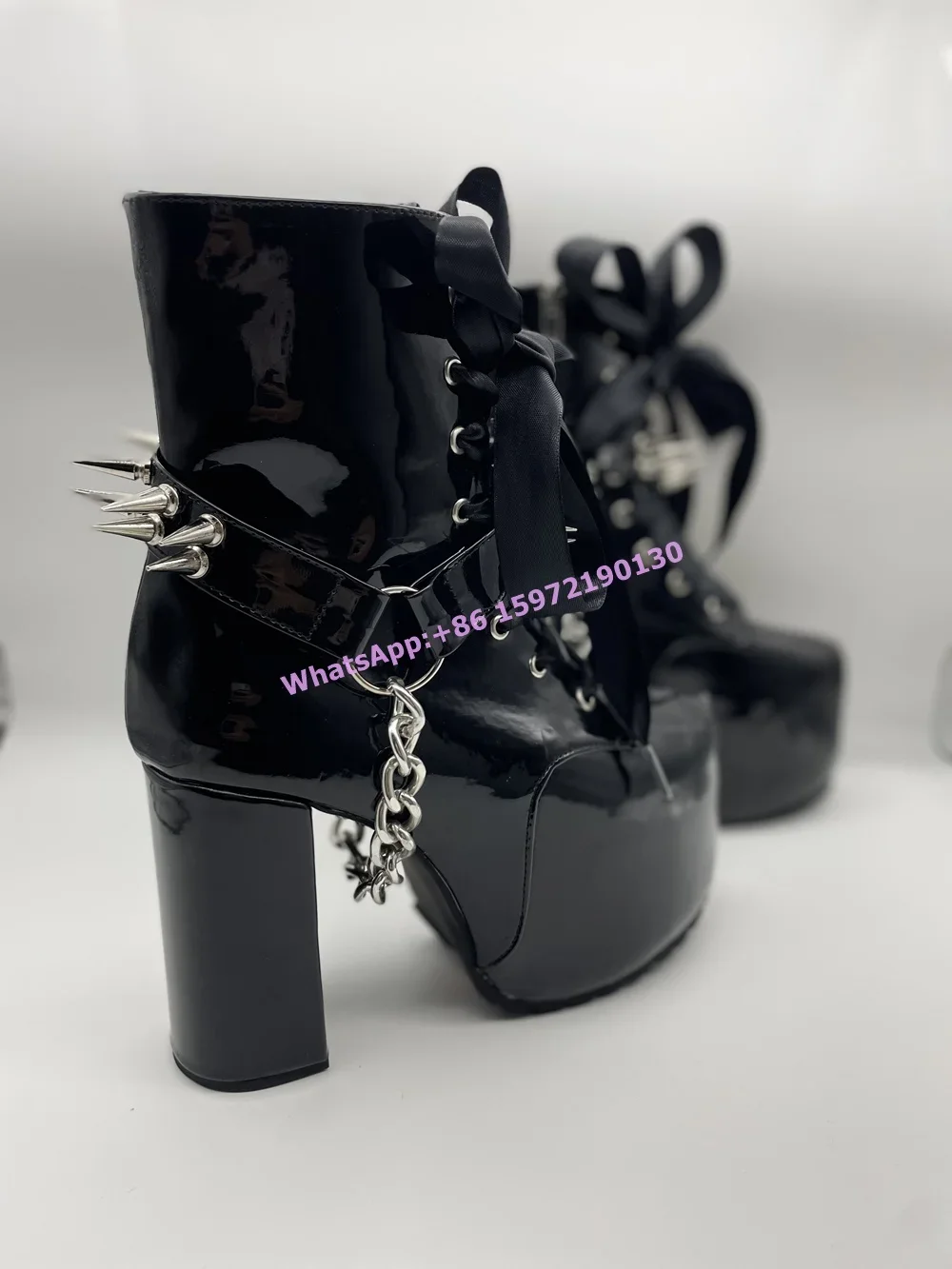 Stivali Neri con Nastro e Rive - Ribbon Tie Heel recensione e prezzo