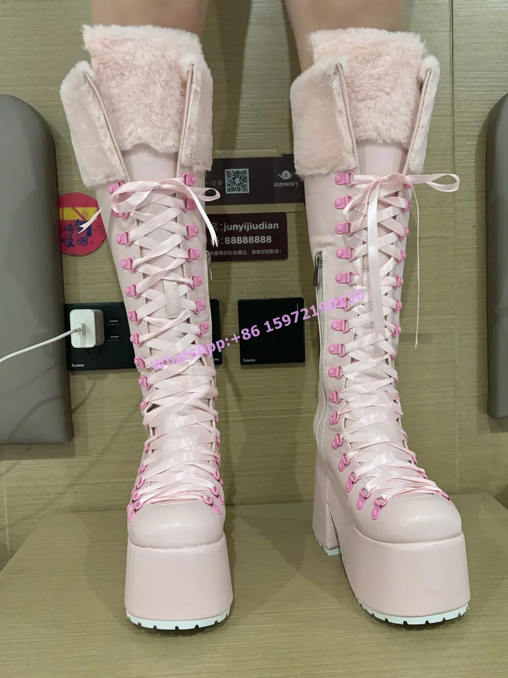 Stivali Rosa Pelosi con Suola  - Ribbon Tie Heel recensione e prezzo